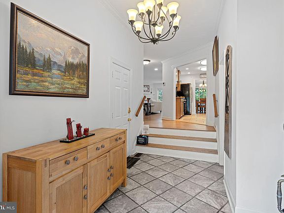 5th image of 6367 Brampton Ct