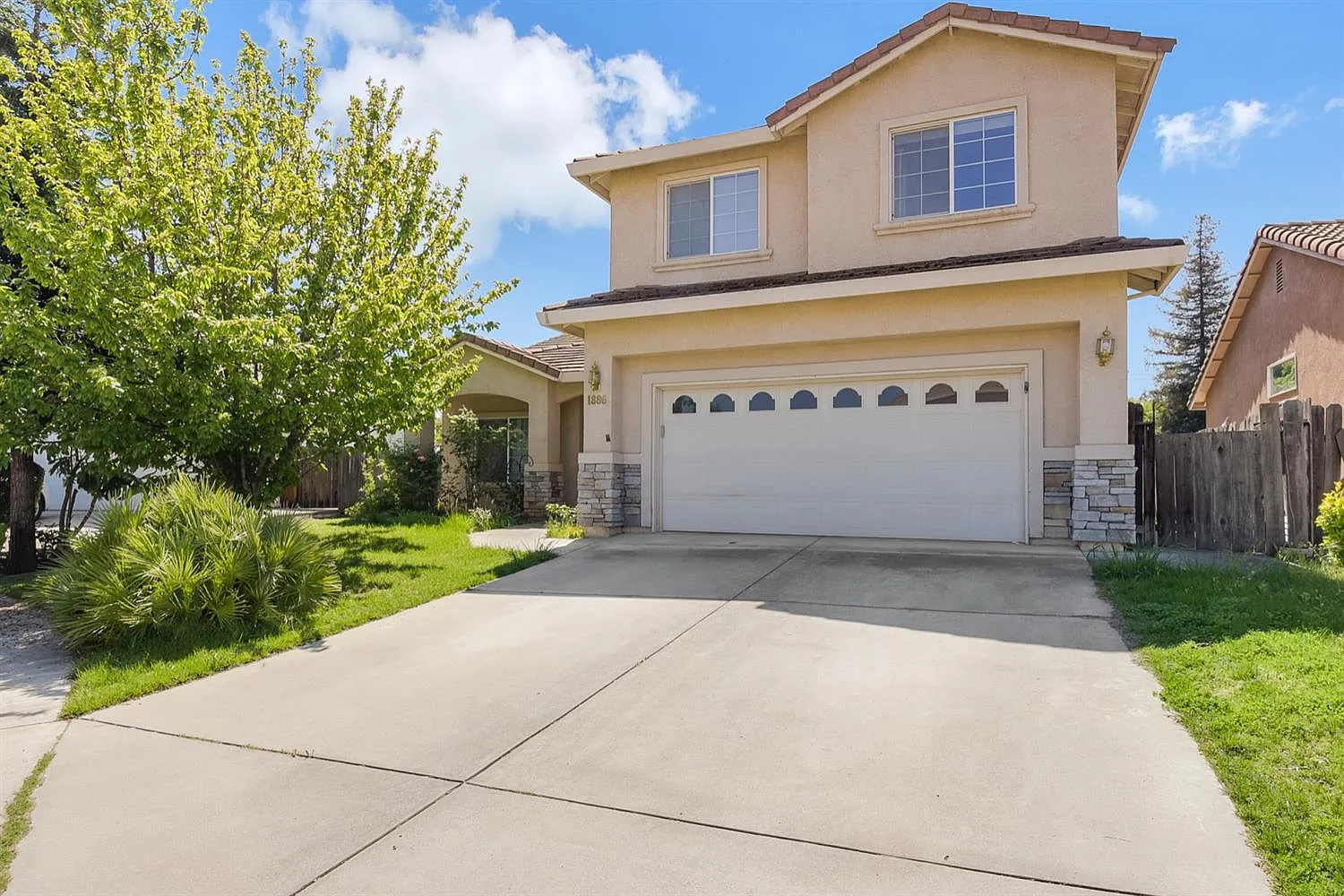 1886 Tuscany Dr photo 1