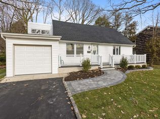 157 New Hampshire Ave, Massapequa, NY 11758