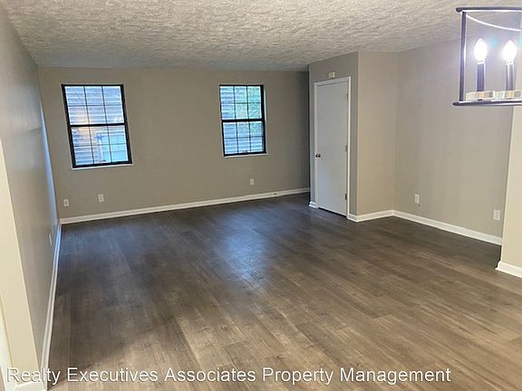 2nd image of 3105 Marble Hill Blvd