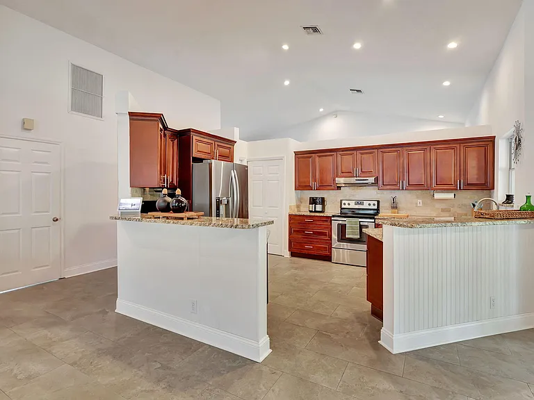 13805 Sheffield St — Photo 12