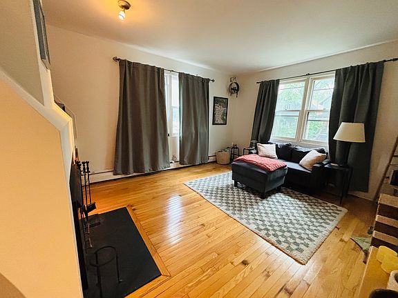 3rd image of 666 Ashland Ave APT 2