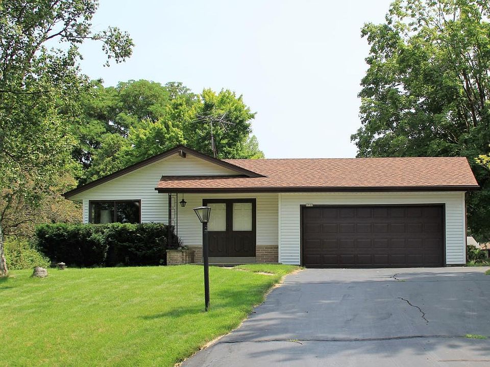 1st image of 2590 Bobolink Dr