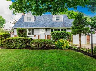 10 Terry Ln, Commack, NY 11725