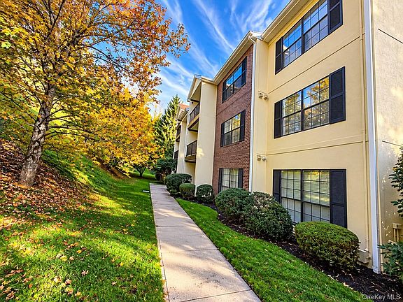 3rd image of 41 Huntington Circle #41