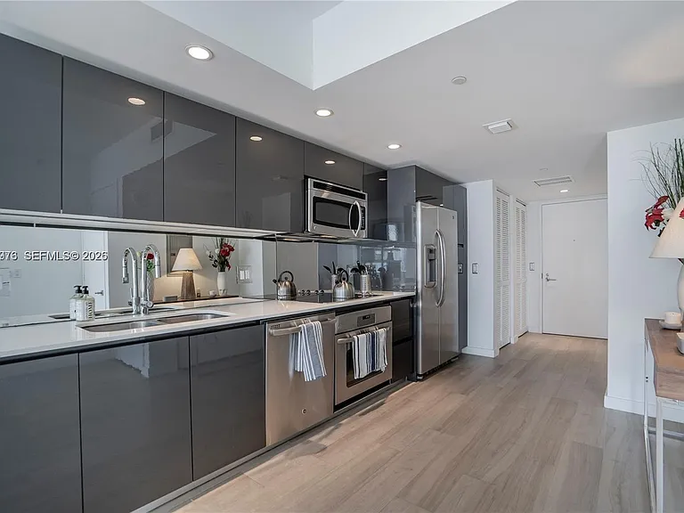 31 SE 6th St #2205 — Photo 6