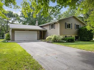 2905 Mary Ln N, Maplewood, MN 55109