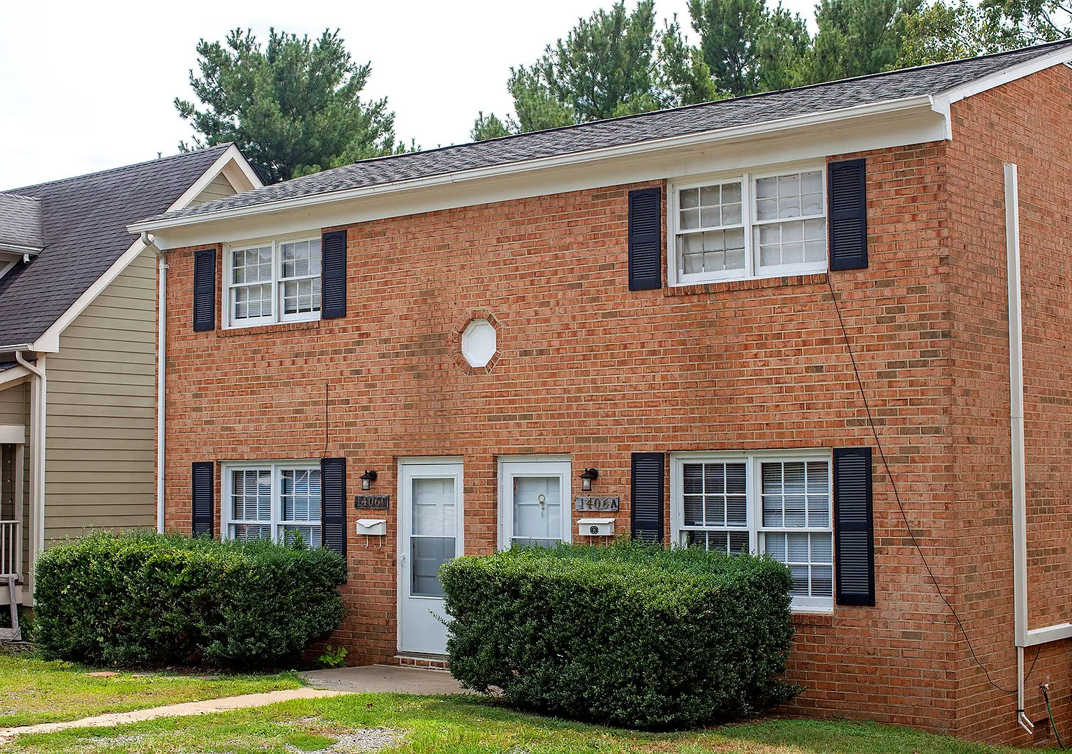 Move-in Ready + Dog-Friendly Duplex Near Parks and Downtown — Photo 1