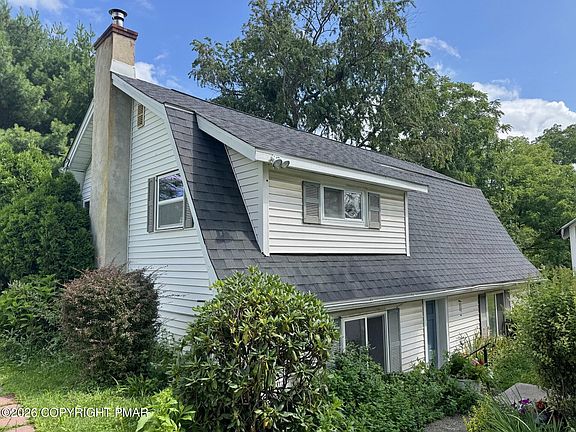 2nd image of 916 Weir Lake Rd