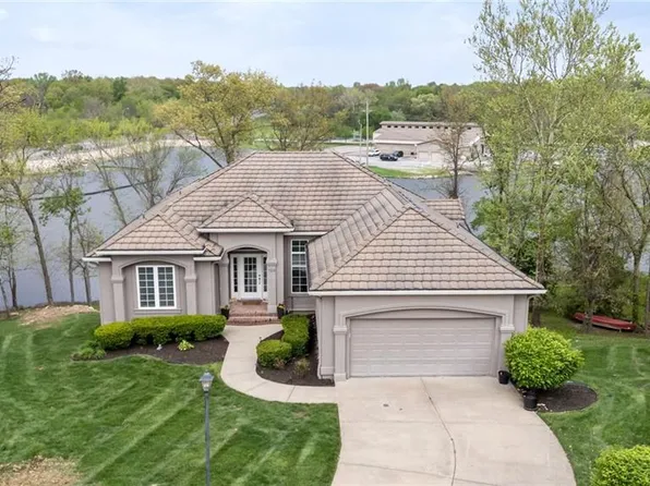 124 Teton Rdg, Lake Winnebago, MO 64034