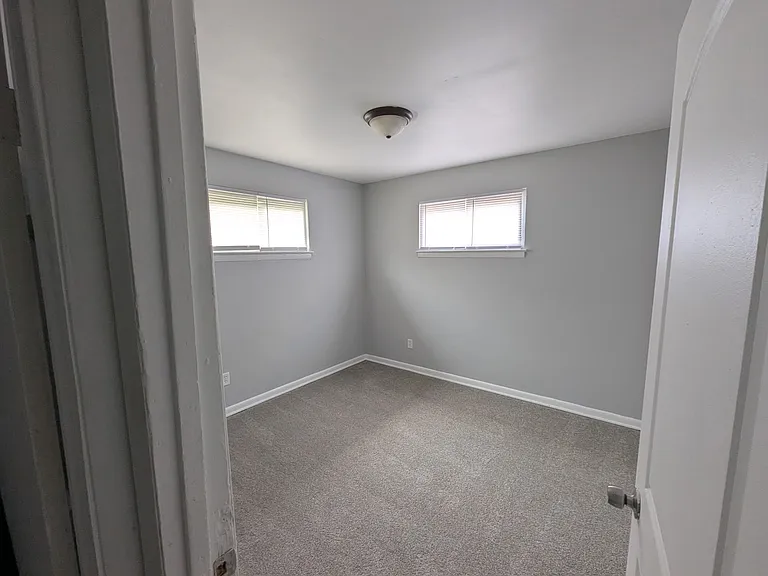 2019-2021 Grasmere Ave — Photo 6