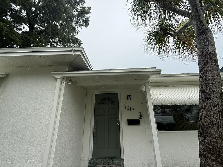 1317 35th Ave N — Photo 1