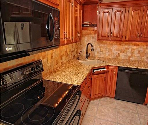 3rd image of 3300 Ashwood Dr