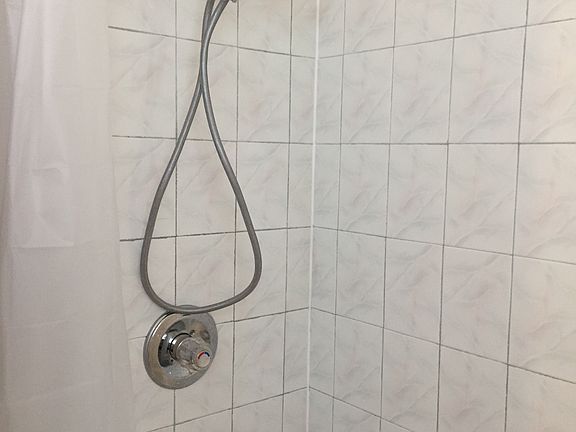 2nd image of 6247 N Artesian Ave APT 1