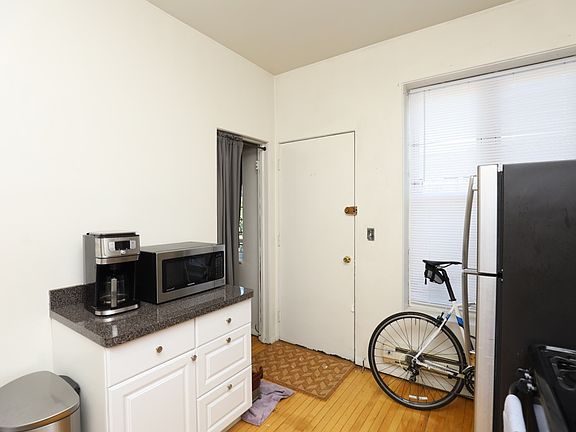 5th image of 2905 N Mildred Ave Unit 4