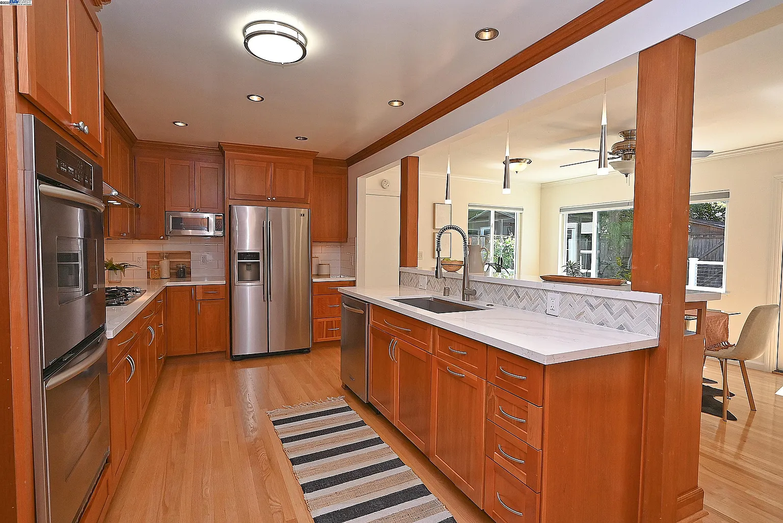2044 Strang Ave photo 1