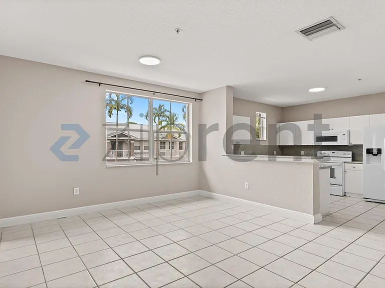 1015 Shoma Dr — Photo 6