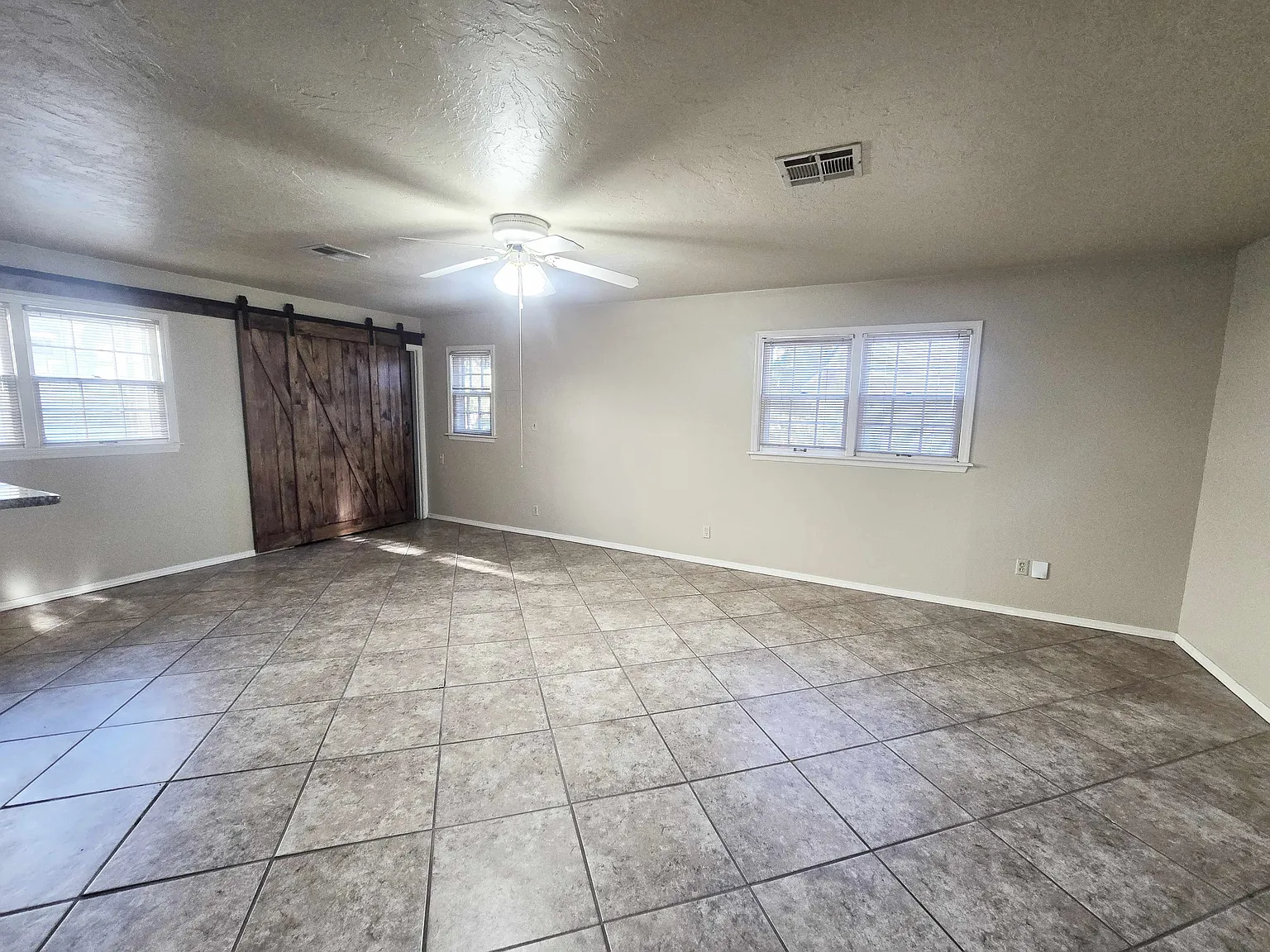 2 bed, 1333 sqft, $1,300 — Photo 3