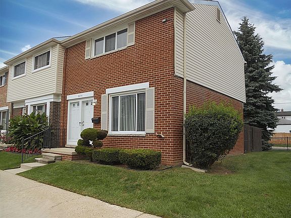 2nd image of 8274 Farnum Cir