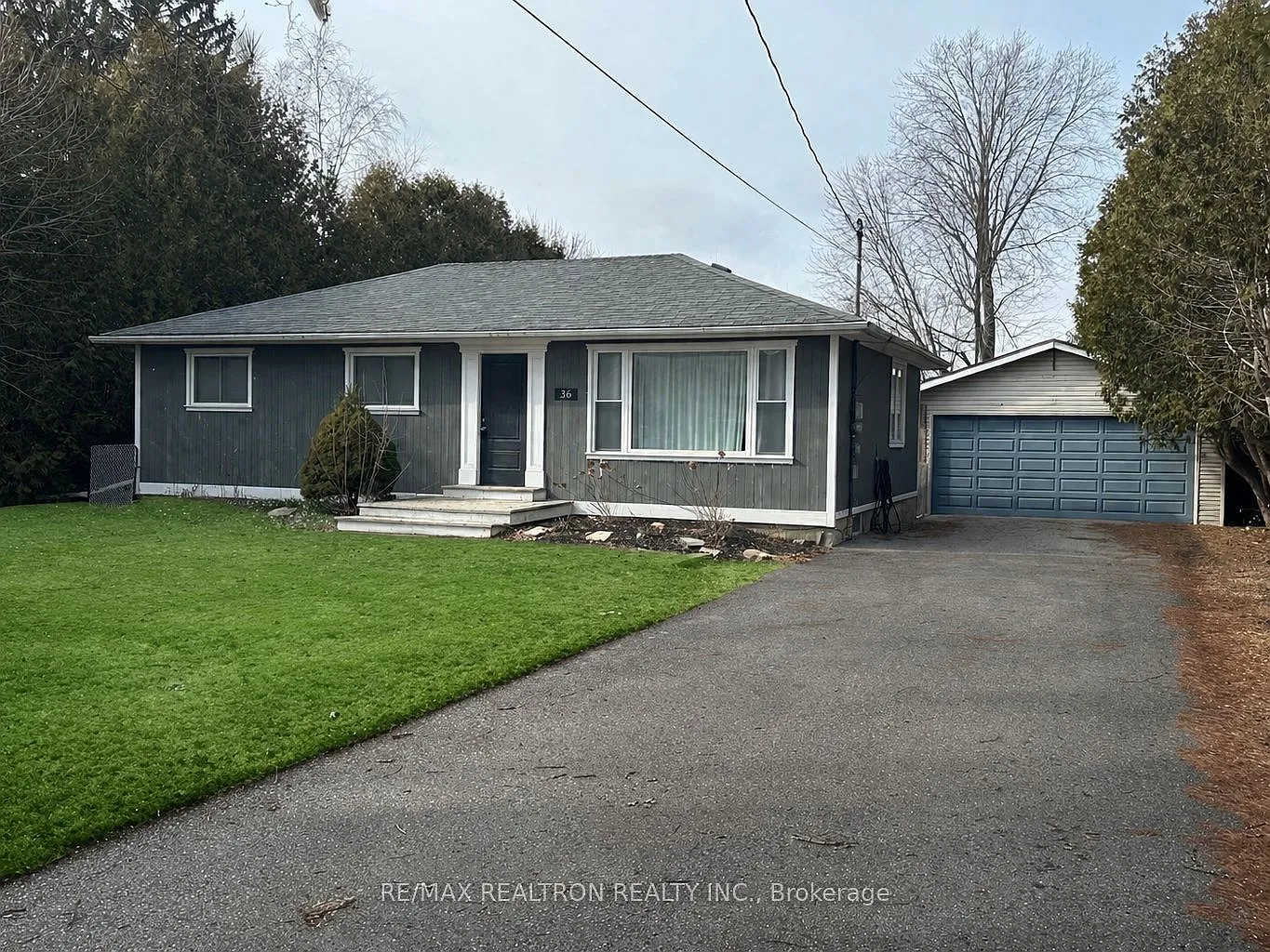 36 Farr Ave photo 1