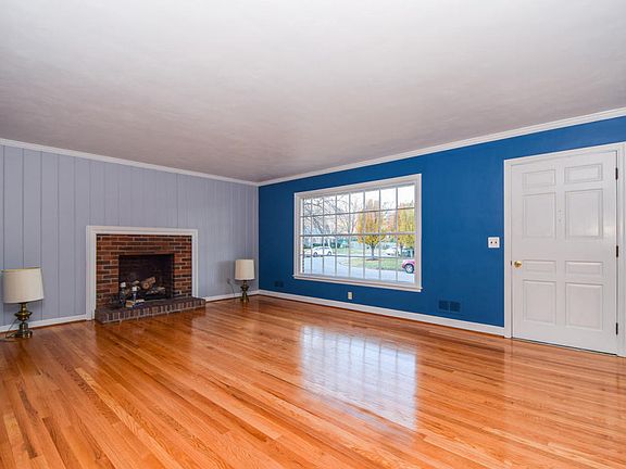 3rd image of 642 Marshall St