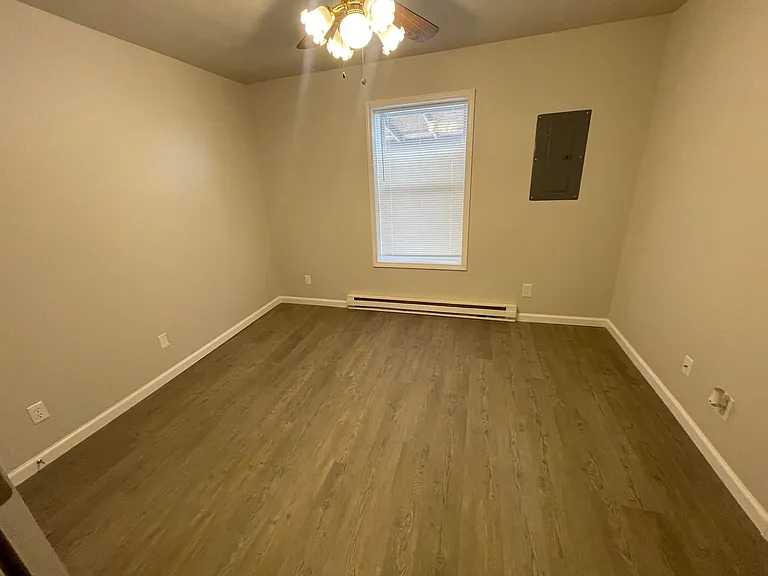 718 Benham St #B — Photo 8