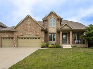 16009 Hickory Ln, Urbandale, IA 50323