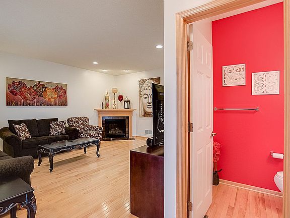 5th image of 10019 Gentian Dr
