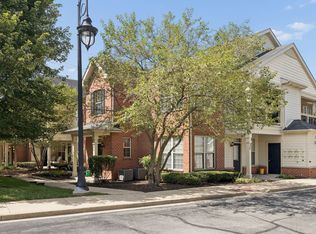 1032 Swift Rd Unit 1B, Glen Ellyn, IL 60137