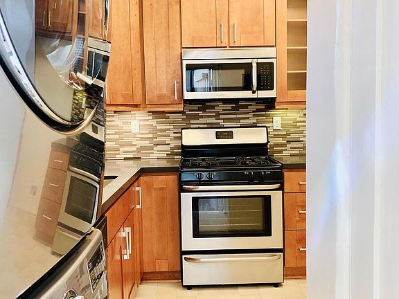 4th image of 7915 Oakwood Ave #F