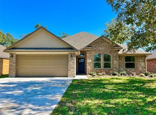 1027 S Anderson St, Angleton, TX 77515