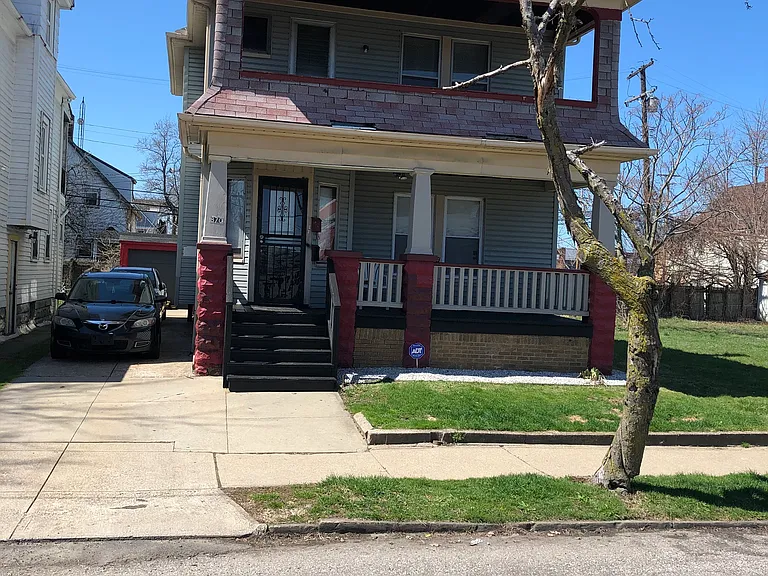 870 E 75th St — Photo 10
