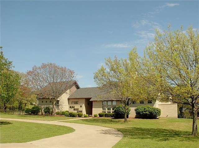 1st image of 2820 Donnybrook Dr