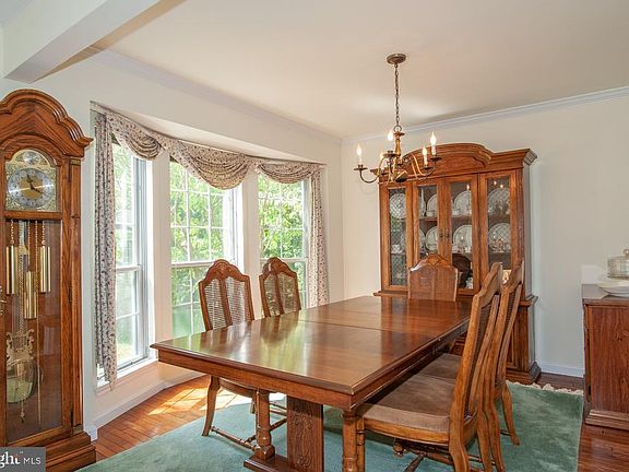 5th image of 6122 Valley View Dr