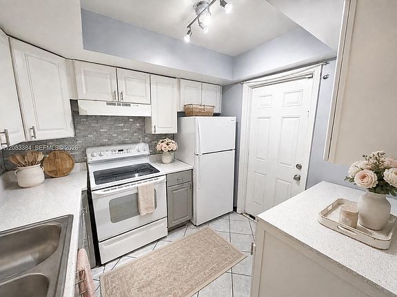 4th image of 4061 NW 9th Ave APT 106