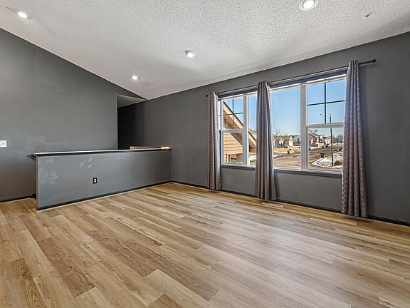5th image of 533 1st Ave NE