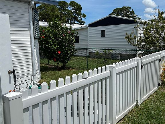 5th image of 617 Royal Tern Dr