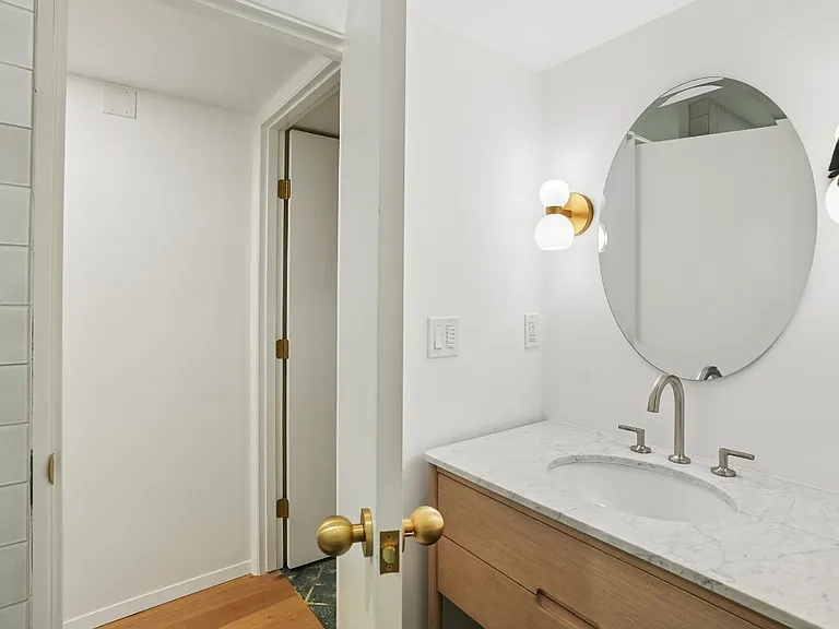260 NW 114th Ave — Photo 51