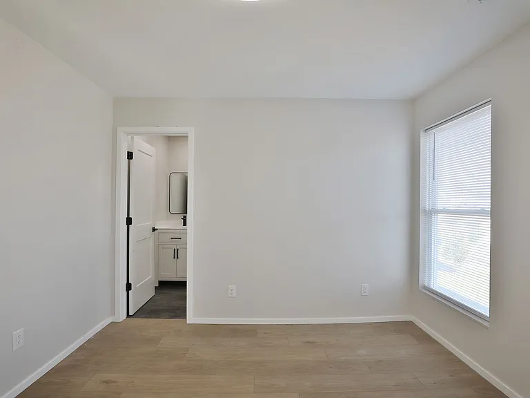 108 Hawkes Ave — Photo 28