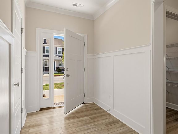 2nd image of 301 Hollenbeck Pl