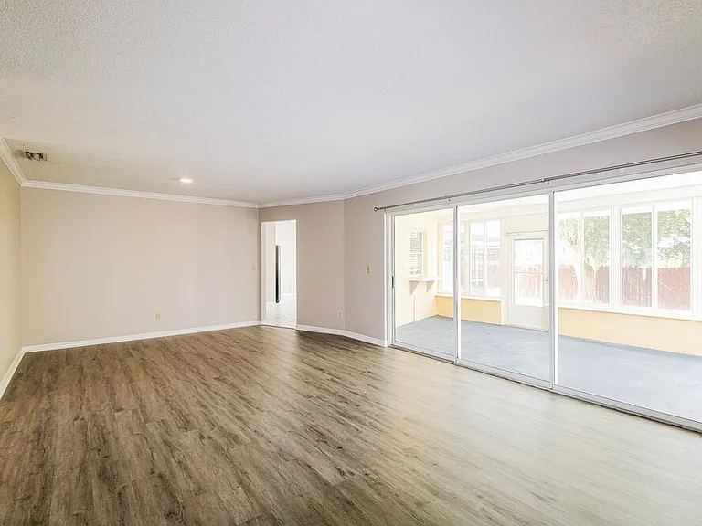 9132 Hawkins Ct — Photo 3