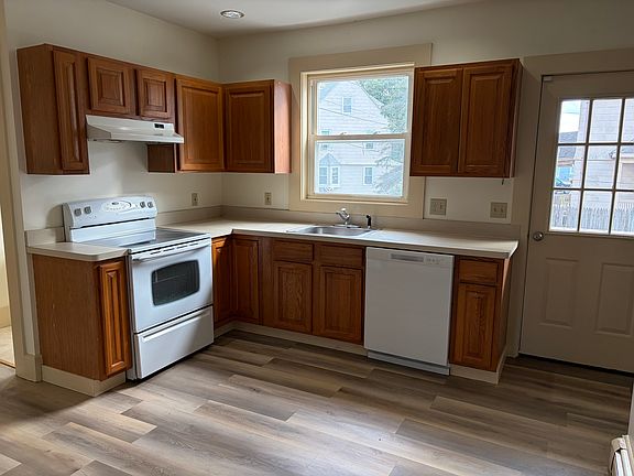 4th image of 17 Lake St #17