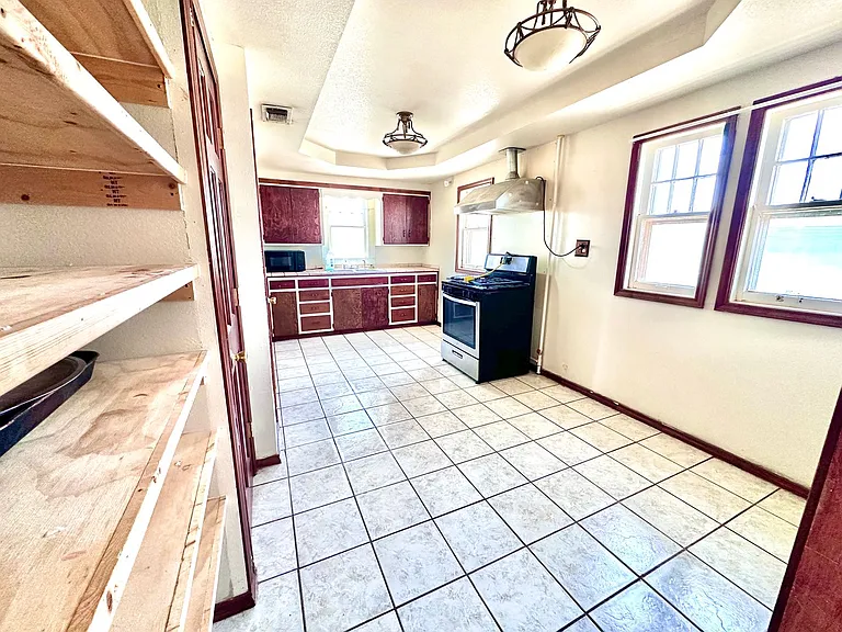 515 W Main St — Photo 14