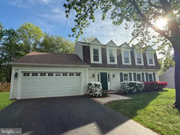 6 West Ct, Sterling, VA 20165