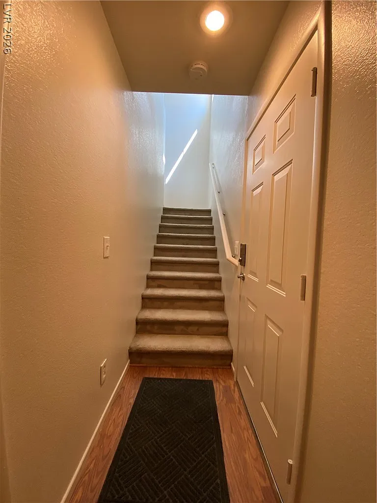 2 bed, 2.0 bath, 1220 sqft, $1,700 — Photo 2