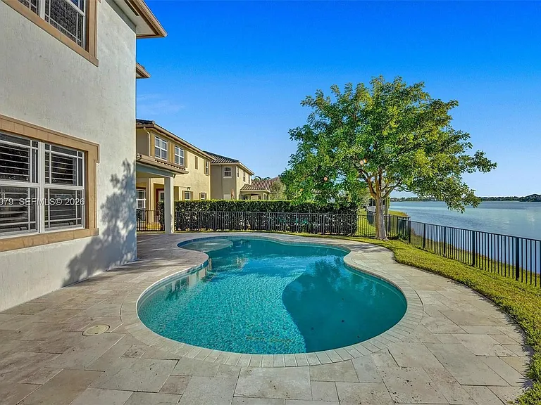 8610 Lakeside Bnd — Photo 47