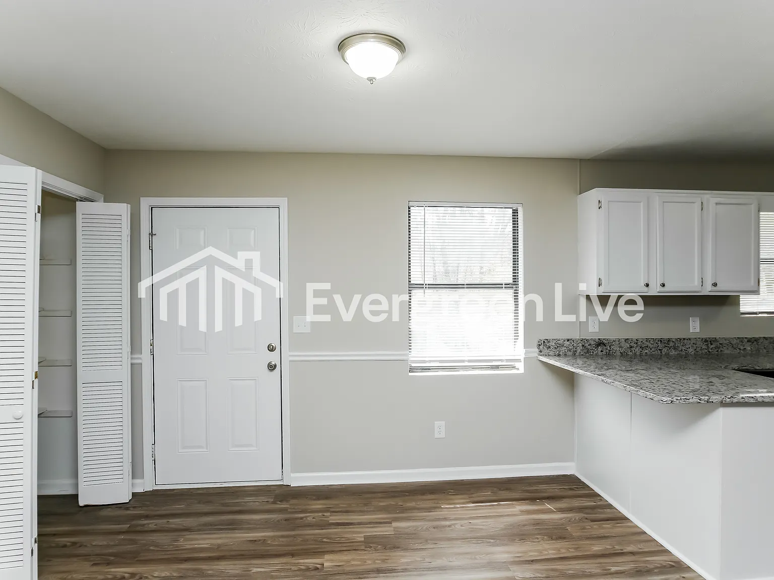 3 bed, 2.0 bath, 1404 sqft, $1,595 — Photo 3