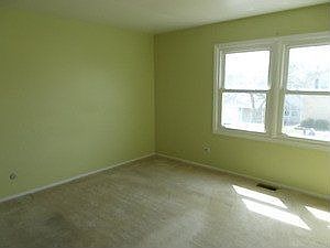5th image of 380 Hilton Dr