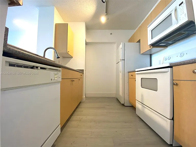 1919 Van Buren St #506A — Photo 8