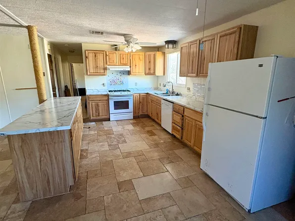 180 Redwood Rd, Klamath, CA 95548